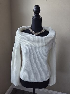 Forever 21 Cream/Off-White Chunky Knit Cropped Off-Shoulder Sweater Size M